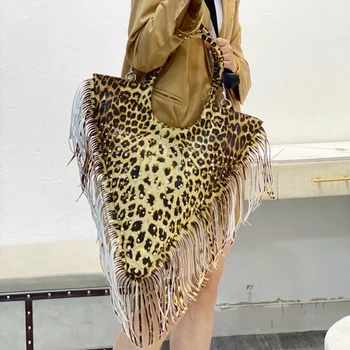 Луксозни дизайнерски портмонета и чанти Триъгълна форма Дамска чанта пискюл Пътуване Чанта за рамо нит голяма пазарска чанта Чанти за купувачи