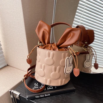 Жените зайче кофа чанта стилен Crossbody чанта голям капацитет PU заек пратеник чанта регулируема каишка с висулка Chic Hobo чанта