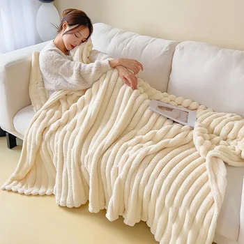 Коралово кадифено одеяло диван климатик одеяло единично малко одеяло Зимно топло спално одеяло Щадящо кожата твърдо райе